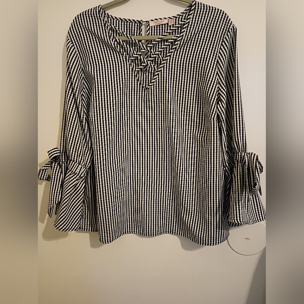Tempted Women's Black and White Gingham Top Sz XL